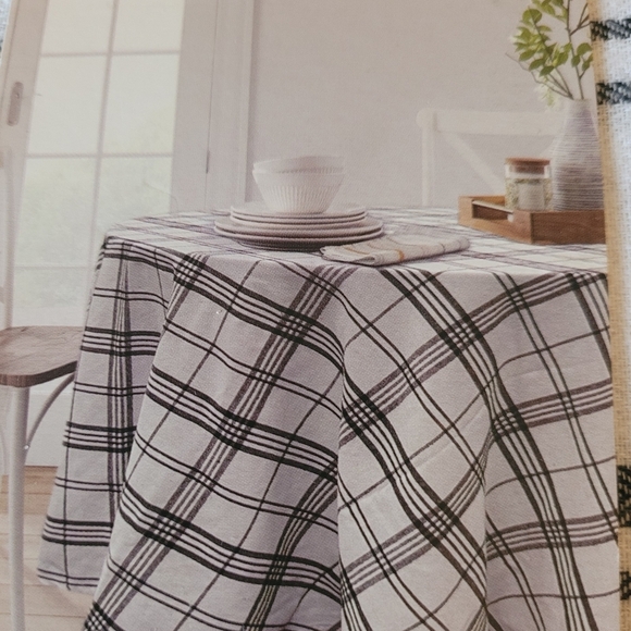 Holiday Time Fabric Round 70" Diameter Tablecloth Black and White Plaid … - Picture 2 of 3